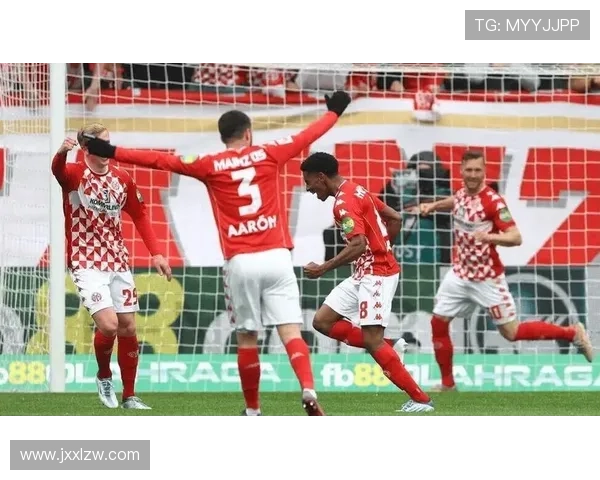 [天下足球]阿莱双响 多特蒙德大胜门兴.